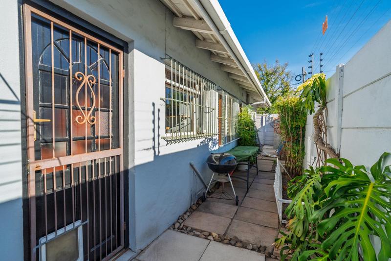 2 Bedroom Property for Sale in Harfield Village Western Cape